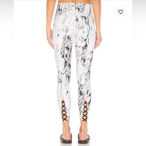 Beyond Yoga White Marble Yoga Leggings Pants back Cross Small